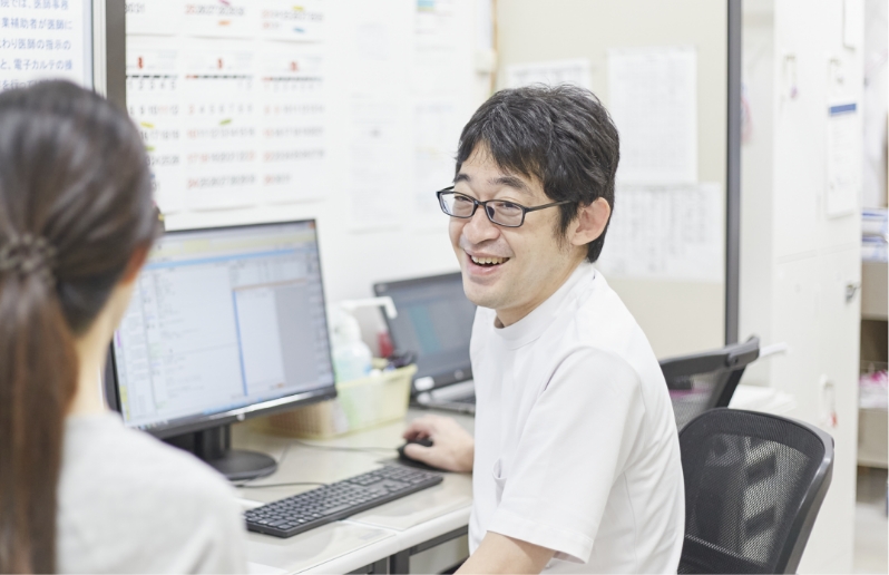 問診をしている医師